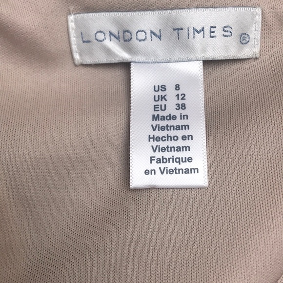 London Times Black Gown - Picture 5 of 5